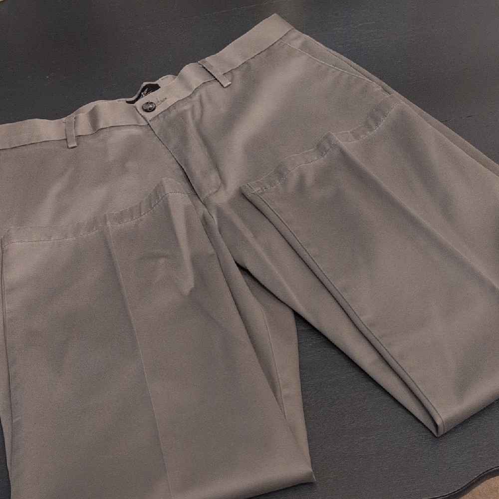 Dockers Men's Chinos in Taupe